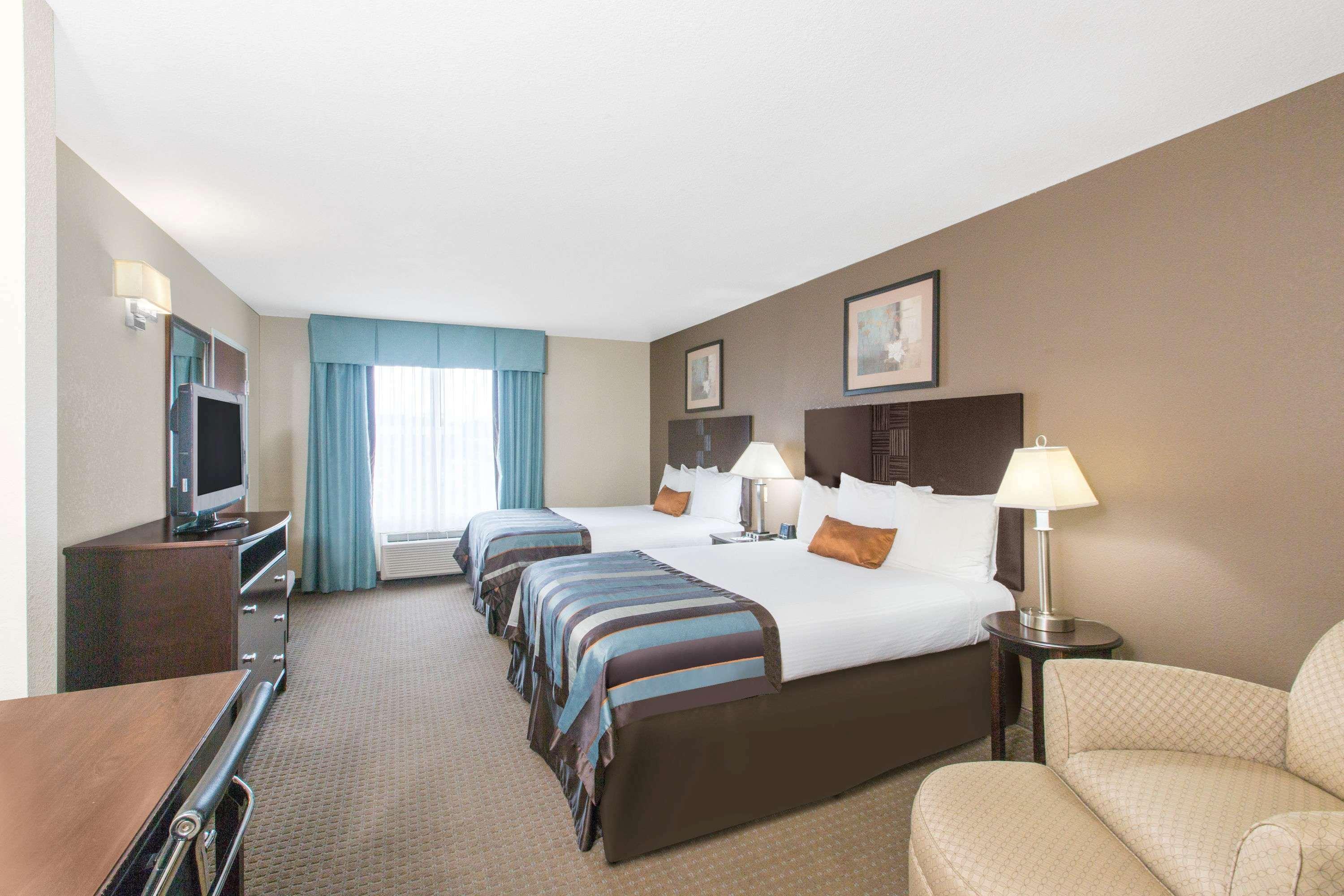 Wingate By Wyndham Southport Hotel Buitenkant foto