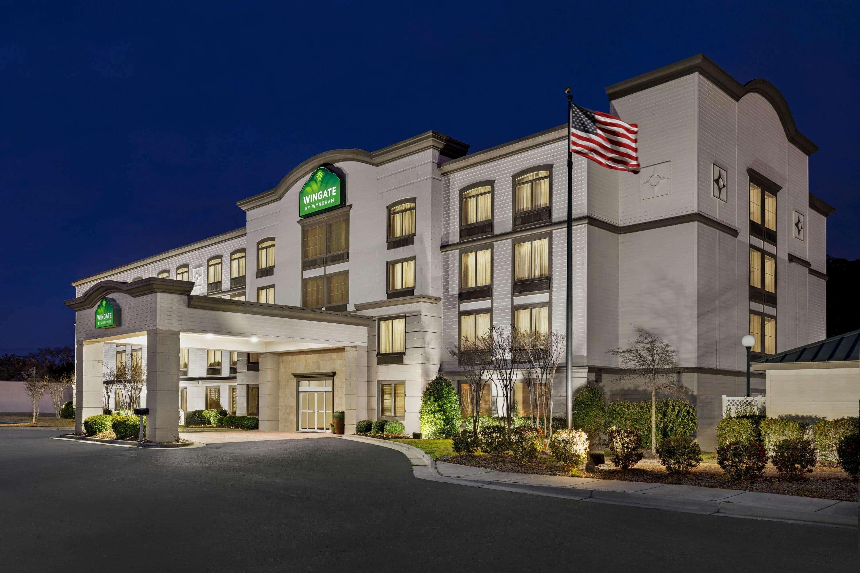 Wingate By Wyndham Southport Hotel Buitenkant foto