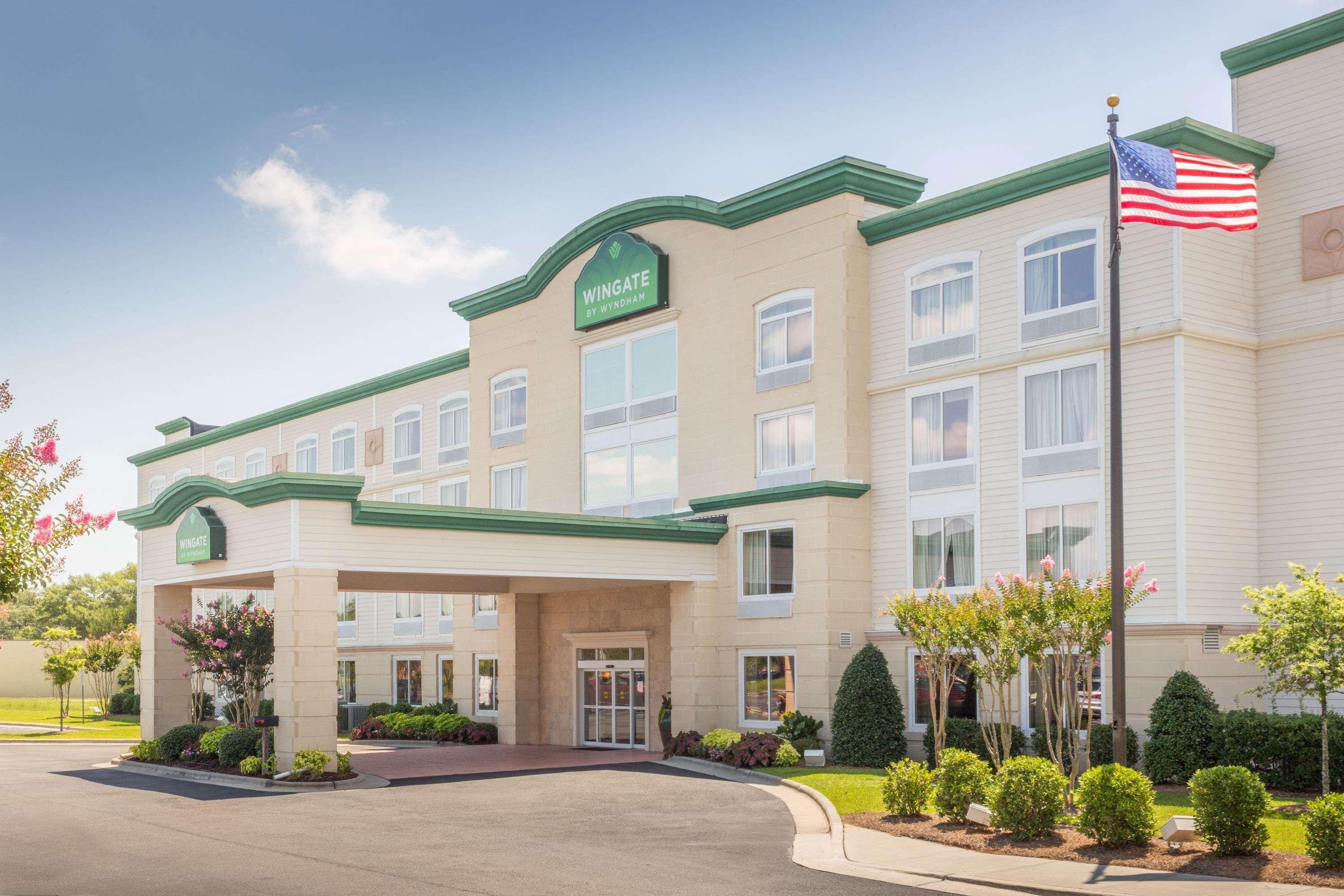 Wingate By Wyndham Southport Hotel Buitenkant foto