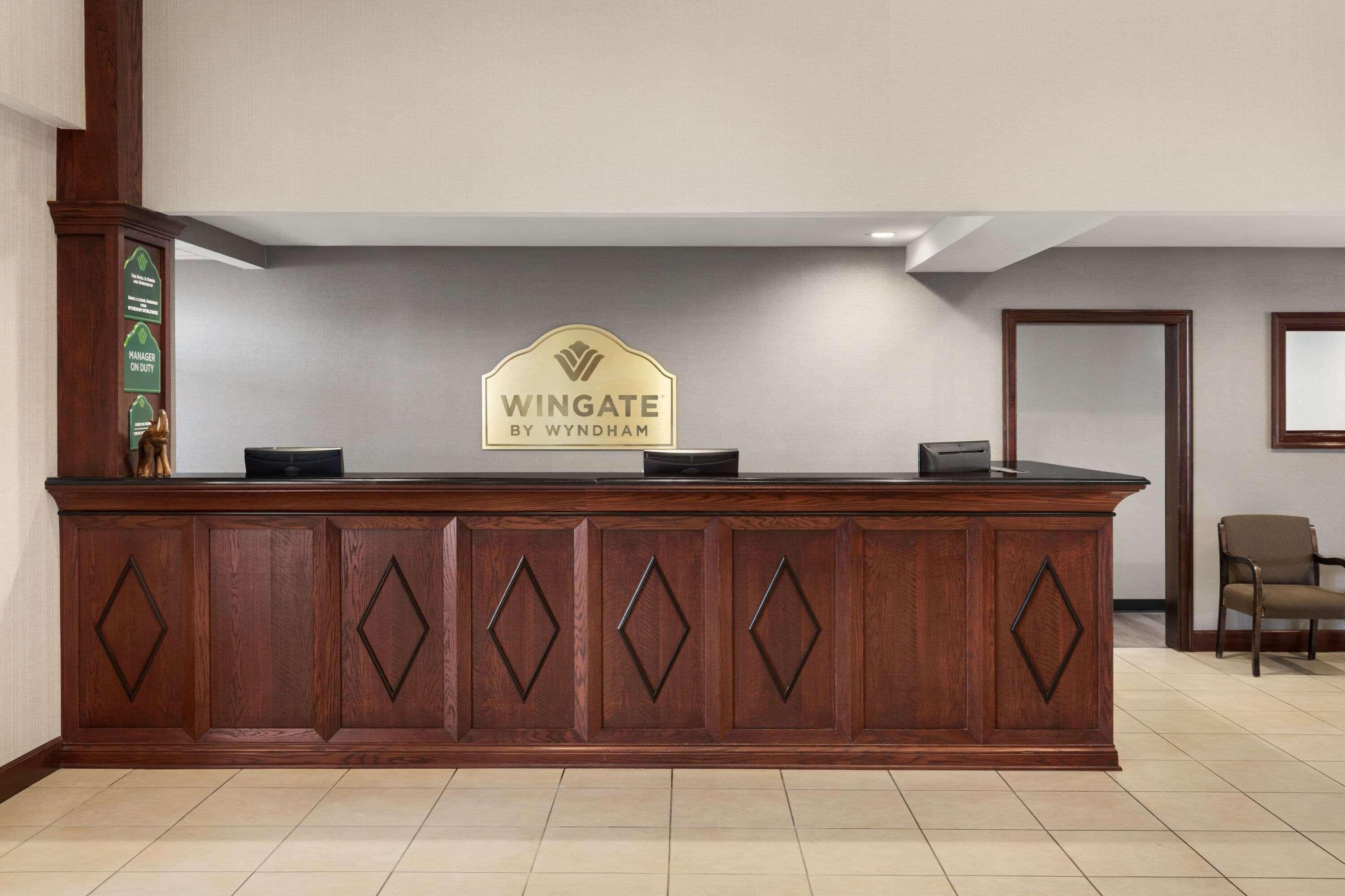 Wingate By Wyndham Southport Hotel Buitenkant foto