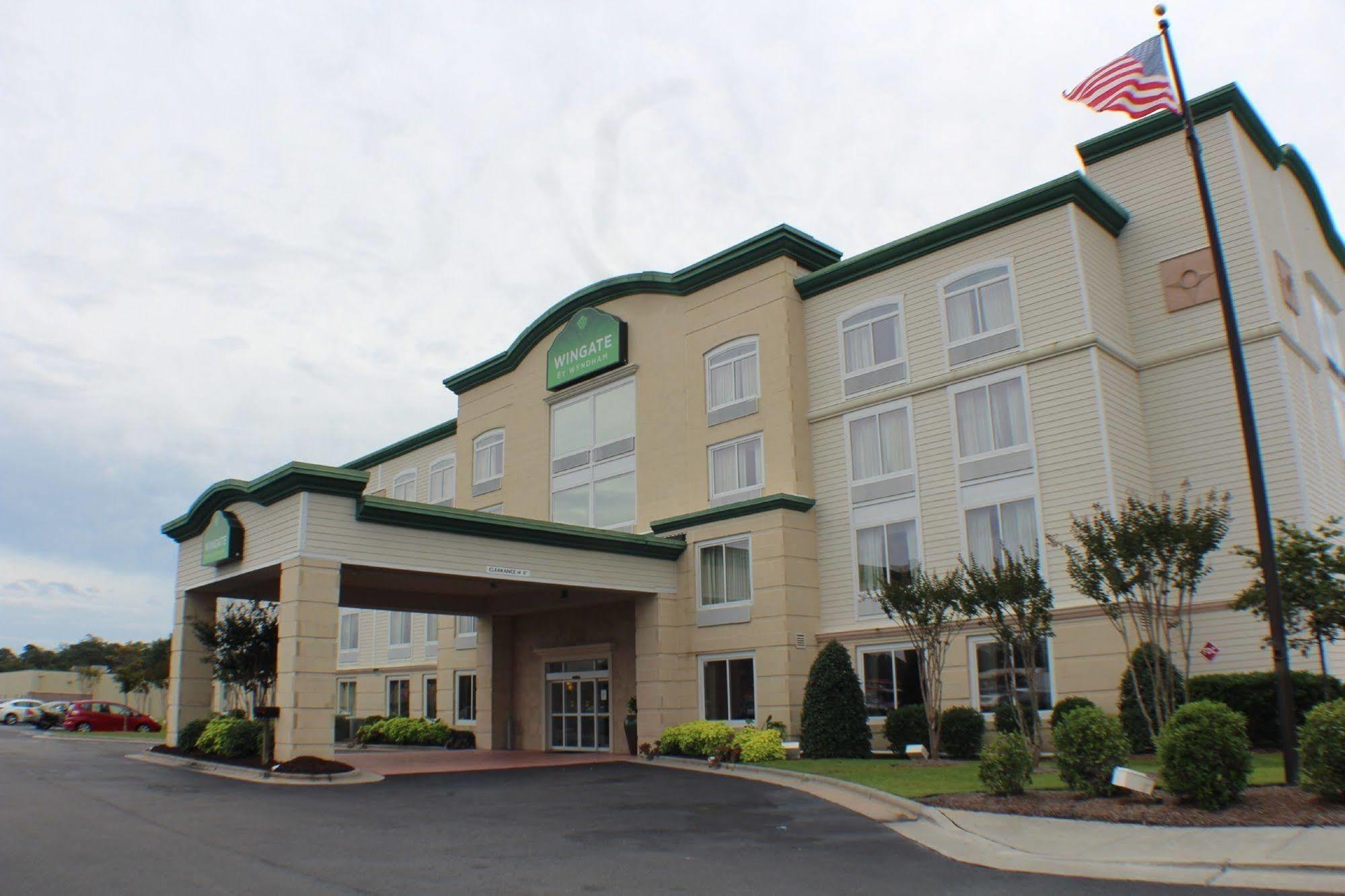 Wingate By Wyndham Southport Hotel Buitenkant foto